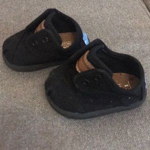 Size 3 black baby Toms!